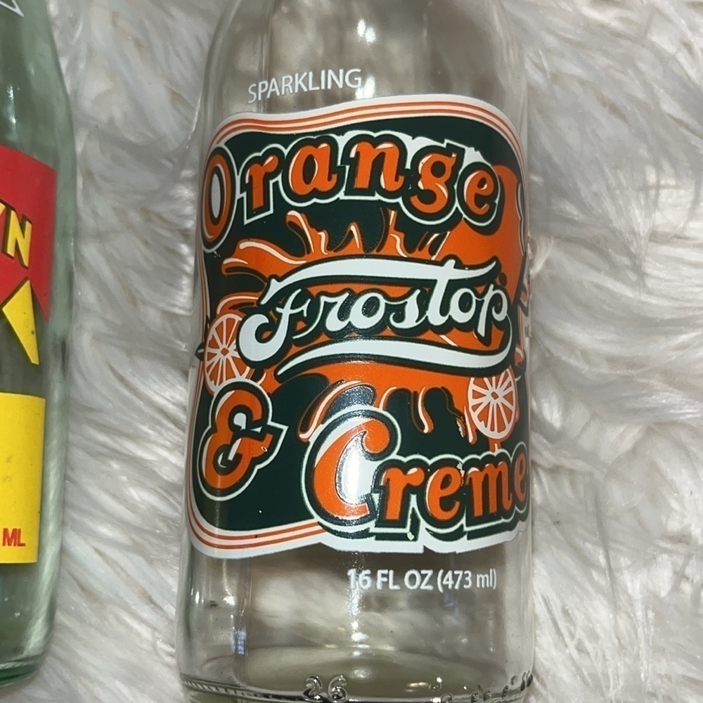 Set of 2 vintage soda pop bottles. RC Cola Frostop orange soda. - Picture 4 of 6